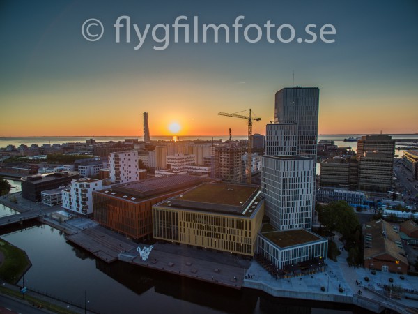 Solnedgång över Malmö Live. Flygoto: ©2015 Marko T Wramén